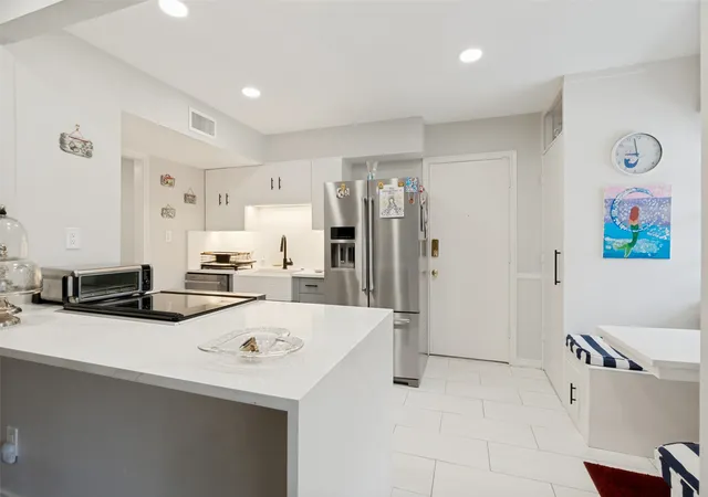 Listing Photo 5 - Condo for sale in building located at 6321 Bandera Ave, Dallas, TX 75225 - Unit #D