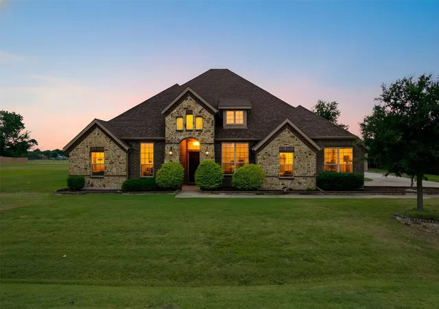 Photo 1 of Single family home for sale at 1111 Yukon Blvd, Waxahachie, TX 75167 | MLS# 21272550 | Listing updated on 2026-07-30