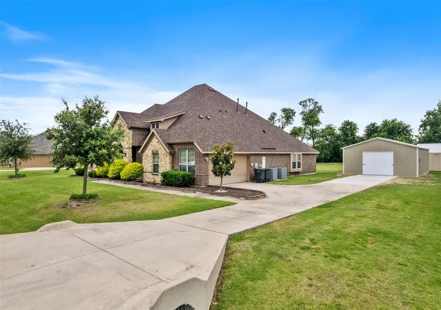 Photo 3 of Single family home for sale at 1111 Yukon Blvd, Waxahachie, TX 75167 | MLS# 21272550 | Listing updated on 2026-07-30