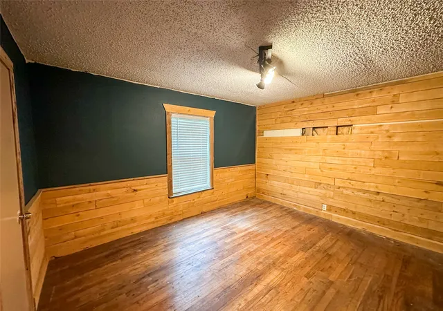Photo 3 of Sale Pending at 606 Lilly St, Cleburne, TX 76033 | MLS# 21272574 | Listing updated on 2026-09-20