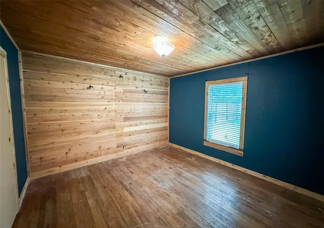 Photo 4 of Sale Pending at 606 Lilly St, Cleburne, TX 76033 | MLS# 21272574 | Listing updated on 2026-09-20