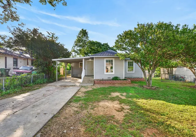 Photo 1 of Single family home for sale at 2006 20th St, Mineral Wells, TX 76067 | MLS# 21272611 | Listing updated on 2026-09-09