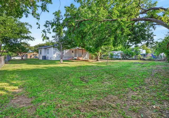 Photo 2 of Single family home for sale at 2006 20th St, Mineral Wells, TX 76067 | MLS# 21272611 | Listing updated on 2026-09-09