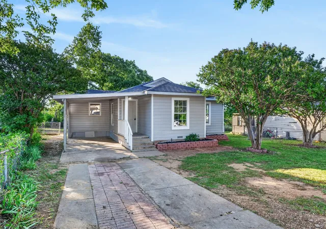 Photo 3 of Single family home for sale at 2006 20th St, Mineral Wells, TX 76067 | MLS# 21272611 | Listing updated on 2026-09-09