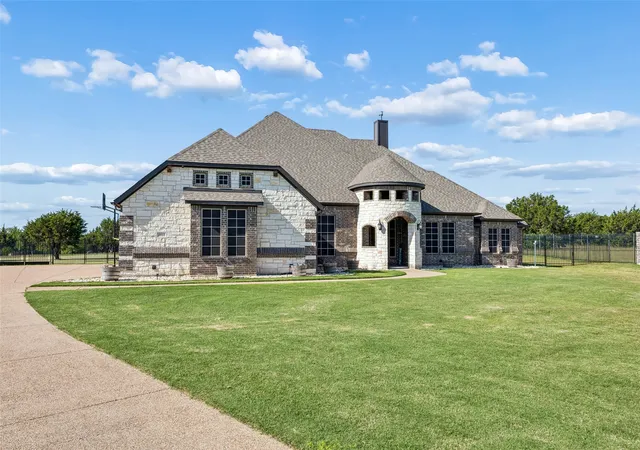 Photo 2 of Sale Pending at 2015 Alps Ct, Cedar Hill, TX 75104 | MLS# 21272647 | Listing updated on 2026-09-17