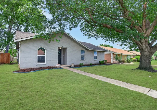 Photo 3 of Single family home for sale at 903 Grassy Glen Dr, Allen, TX 75002 | MLS# 21272851 | Listing updated on 2026-09-12
