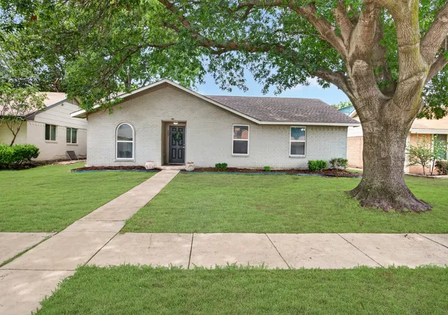 Photo 3 of Single family home for sale at 903 Grassy Glen Dr, Allen, TX 75002 | MLS# 21272851 | Listing updated on 2026-09-12