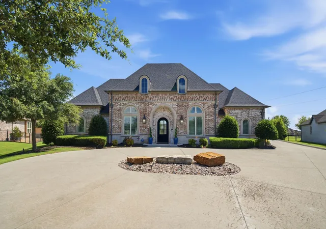 Photo 2 of Single family home for sale at 2020 Willow Bend Ct, Prosper, TX 75078 | MLS# 21271126 | Listing updated on 2026-09-11