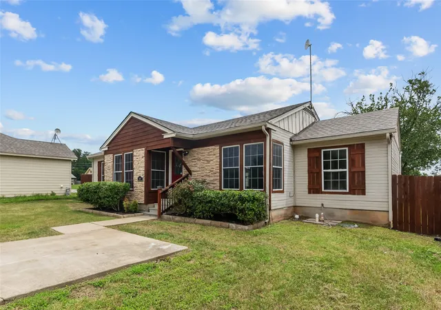 Photo 3 of Single family home for sale at 109 S 1st St, Godley, TX 76044 | MLS# 21273245 | Listing updated on 2026-07-31