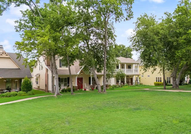 Photo 2 of Single family home for sale at 895 Ivy Ln, Rockwall, TX 75087 | MLS# 21273303 | Listing updated on 2026-09-12
