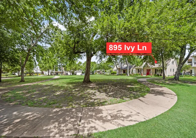 Photo 3 of Single family home for sale at 895 Ivy Ln, Rockwall, TX 75087 | MLS# 21273303 | Listing updated on 2026-09-12