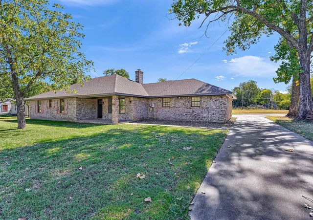 Photo 3 of Single family home for sale at 608 North Ave, Whitesboro, TX 76273 | MLS# 21273511 | Listing updated on 2026-09-14
