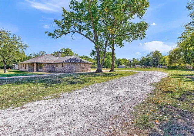Photo 4 of Single family home for sale at 608 North Ave, Whitesboro, TX 76273 | MLS# 21273511 | Listing updated on 2026-09-14