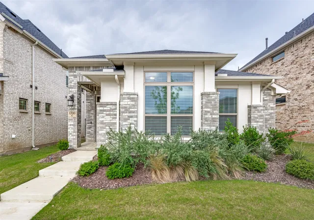 Photo 2 of Single family home for sale at 1700 Bonsmara Dr, Justin, TX 76247 | MLS# 21273115 | Listing updated on 2026-09-11