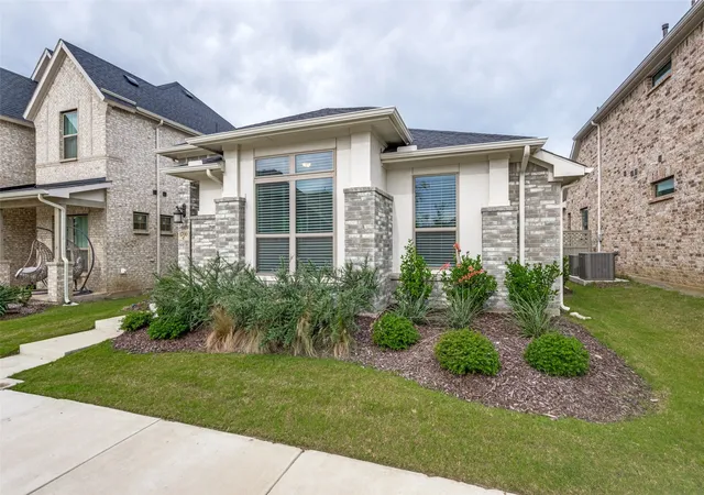 Photo 3 of Single family home for sale at 1700 Bonsmara Dr, Justin, TX 76247 | MLS# 21273115 | Listing updated on 2026-09-11
