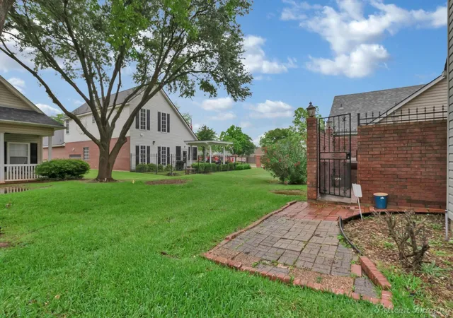 Photo 3 of Sale Pending at 3635 Greenacres Pl Dr #336, Bossier City, LA 71111 | MLS# 21273727 | Listing updated on 2026-09-11