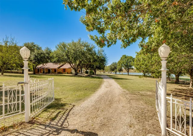 Photo 3 of Sale Pending at 5547 Woodland Hills Dr, Denton, TX 76208 | MLS# 21274096 | Listing updated on 2026-09-18