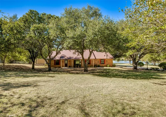 Photo 4 of Sale Pending at 5547 Woodland Hills Dr, Denton, TX 76208 | MLS# 21274096 | Listing updated on 2026-09-18