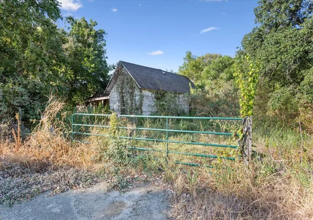 Photo 2 of Land for sale at 12999 Gholson Rd, Waco, TX 76705 | MLS# 21274148 | Listing updated on 2026-09-28