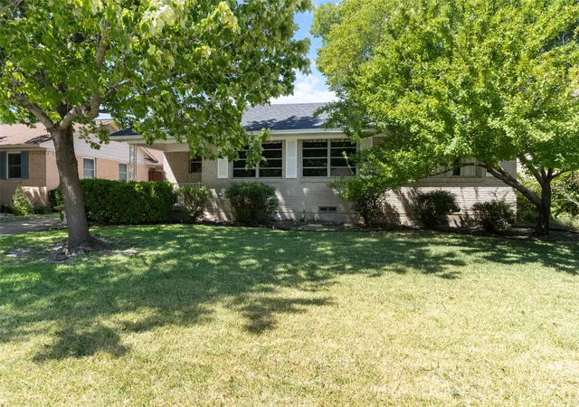 Photo 2 of Sale Pending at 7103 Wake Forrest Dr, Dallas, TX 75214 | MLS# 21273861 | Listing updated on 2026-09-07