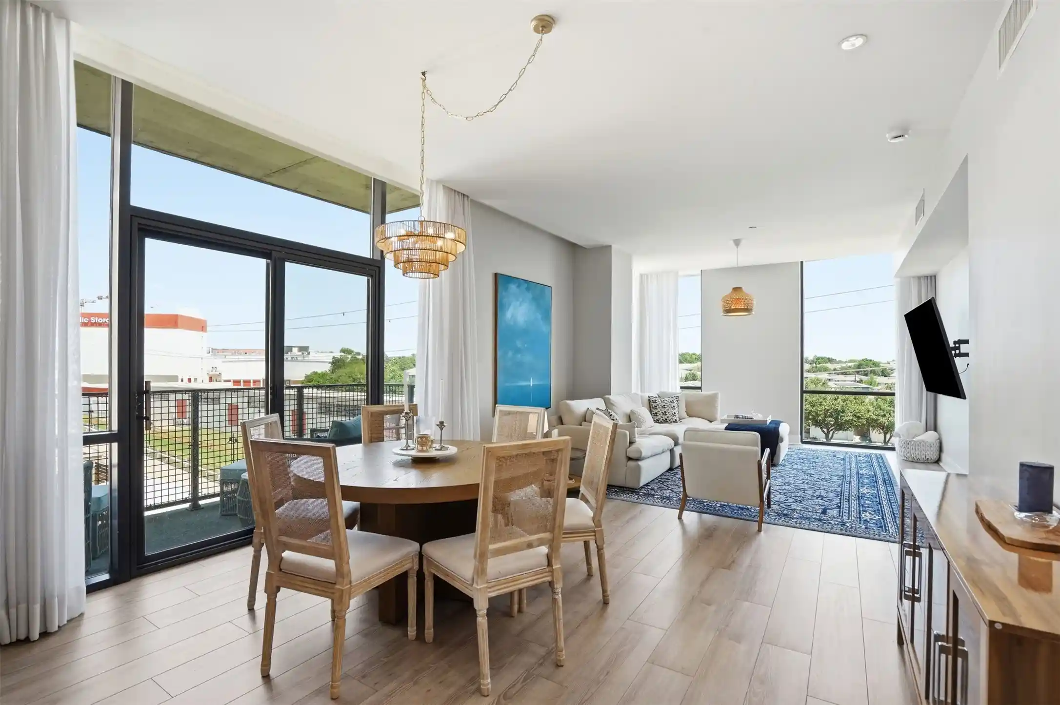 Listing Photo 1 - Condo for sale in 5656 N Central Expy located at 5656 N Central Expy, Dallas, TX 75206 - Unit #406