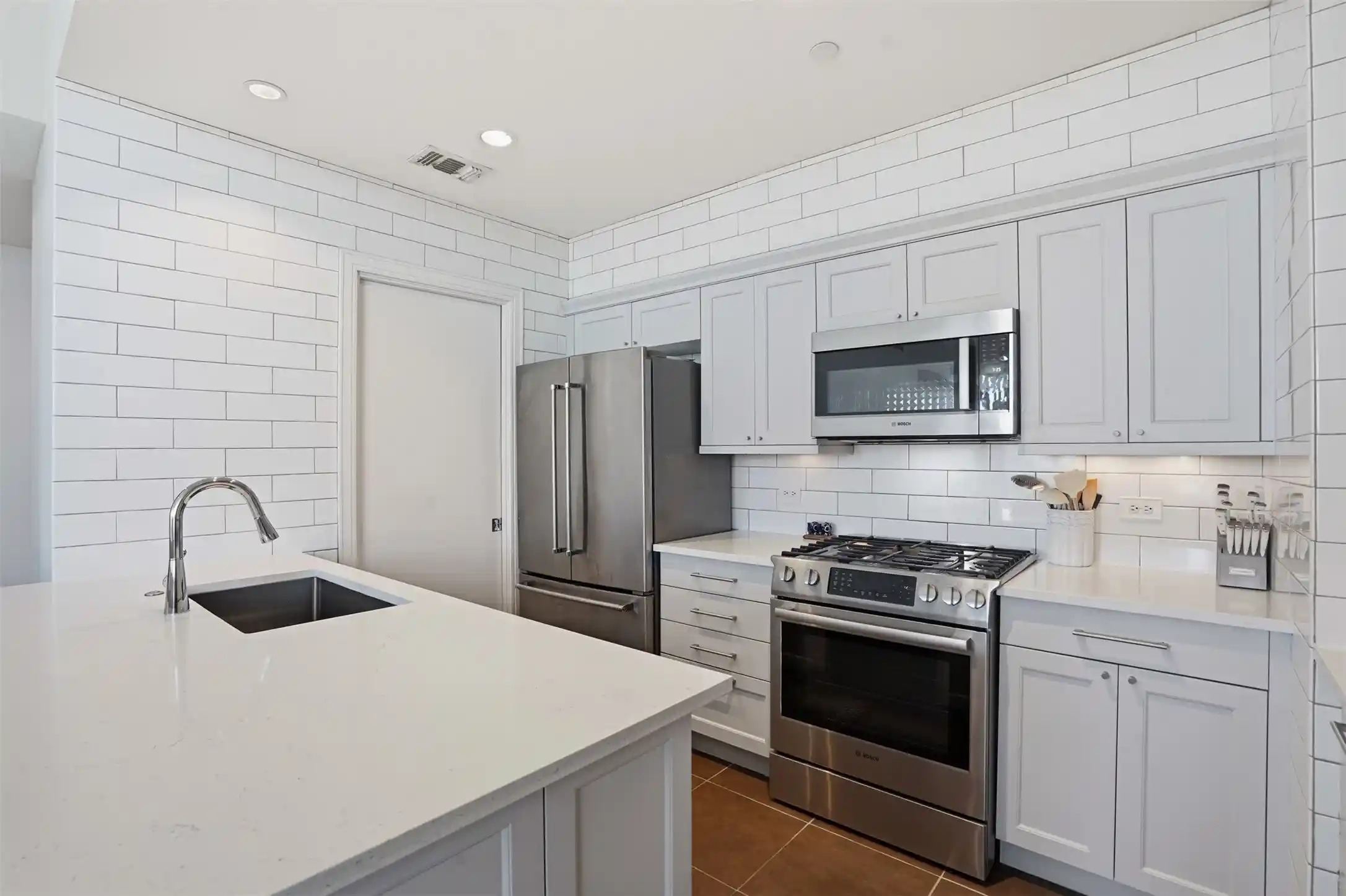 Listing Photo 2 - Condo for sale in 5656 N Central Expy located at 5656 N Central Expy, Dallas, TX 75206 - Unit #406