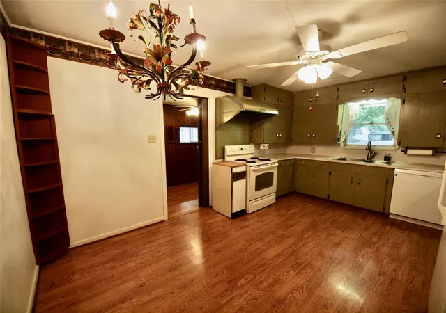 Photo 2 of Single family home for sale at 804 Kentucky St, Graham, TX 76450 | MLS# 21274685 | Listing updated on 2026-09-15
