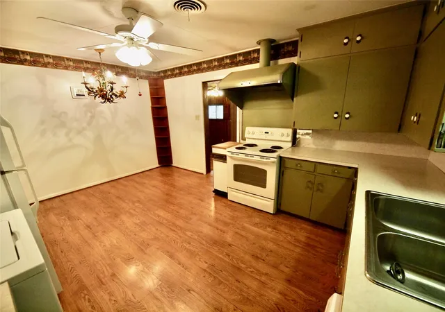 Photo 4 of Single family home for sale at 804 Kentucky St, Graham, TX 76450 | MLS# 21274685 | Listing updated on 2026-09-15
