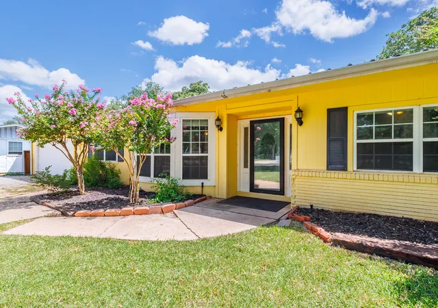 Photo 2 of Single family home for sale at 4002 Austin Ave, Brownwood, TX 76801 | MLS# 21274663 | Listing updated on 2026-07-31