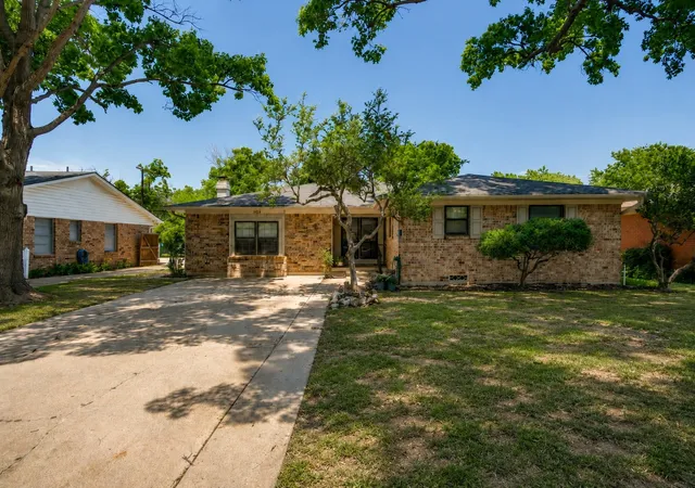 Photo 1 of Sale Pending at 1708 Cordell St, Denton, TX 76201 | MLS# 21274463 | Listing updated on 2026-07-29
