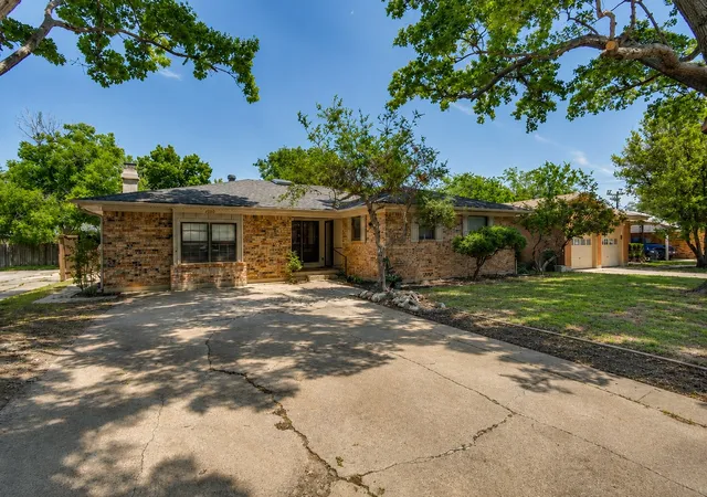 Photo 2 of Sale Pending at 1708 Cordell St, Denton, TX 76201 | MLS# 21274463 | Listing updated on 2026-07-29