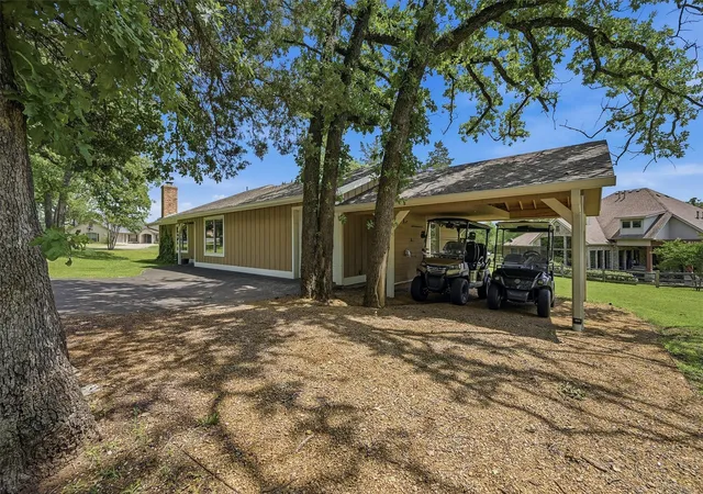 Photo 4 of Single family home for sale at 100 Cayuga Cvs, Gainesville, TX 76240 | MLS# 21272775 | Listing updated on 2026-09-13
