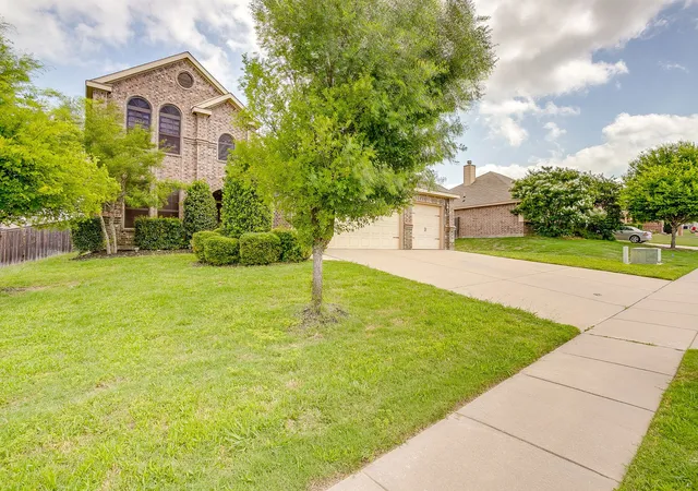 Photo 3 of Single family home for sale at 1537 Silverstone Dr, Weatherford, TX 76087 | MLS# 21274219 | Listing updated on 2026-09-13