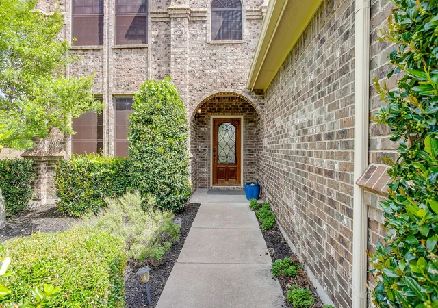 Photo 4 of Single family home for sale at 1537 Silverstone Dr, Weatherford, TX 76087 | MLS# 21274219 | Listing updated on 2026-09-13