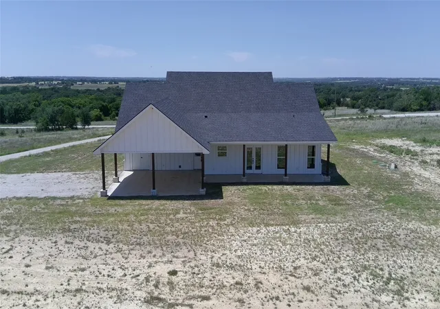 Photo 2 of Single family home for sale at 315 State Ave, Stephenville, TX 76401 | MLS# 21274930 | Listing updated on 2026-09-19