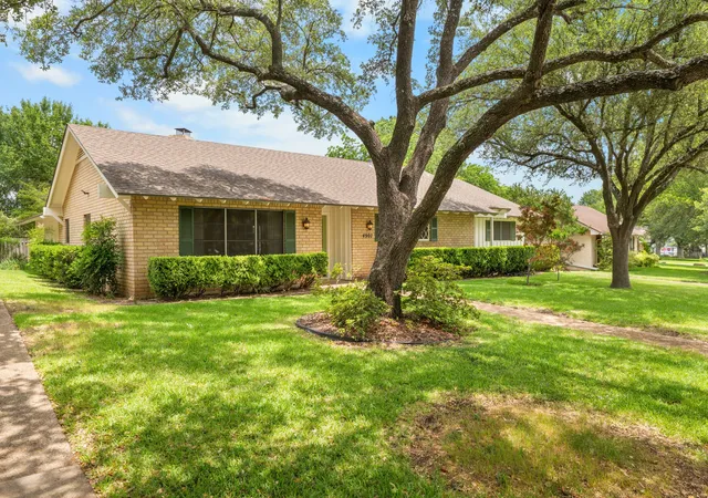 Photo 2 of Single family home for sale at 4907 Lake Englewood Dr, Waco, TX 76710 | MLS# 21273909 | Listing updated on 2026-10-05