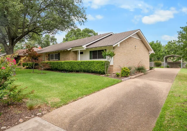 Photo 3 of Single family home for sale at 4907 Lake Englewood Dr, Waco, TX 76710 | MLS# 21273909 | Listing updated on 2026-10-05