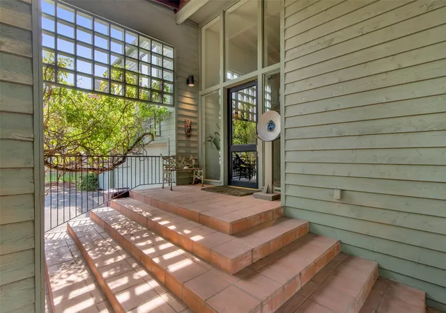Photo 3 of Single family home for sale at 261 Panorama Cir, Pottsboro, TX 75076 | MLS# 21274979 | Listing updated on 2026-09-28