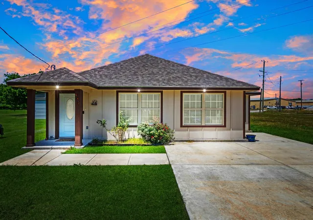 Photo 2 of Single family home for sale at 308 Avenue A, Ennis, TX 75119 | MLS# 21275147 | Listing updated on 2026-09-14