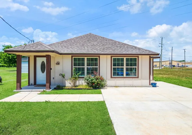 Photo 3 of Single family home for sale at 308 Avenue A, Ennis, TX 75119 | MLS# 21275147 | Listing updated on 2026-09-14