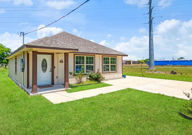 Photo 3 of Single family home for sale at 308 Avenue A, Ennis, TX 75119 | MLS# 21275147 | Listing updated on 2026-09-14