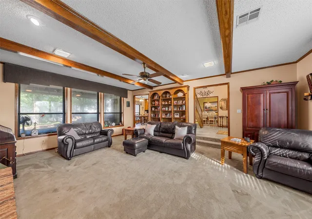 Photo 4 of Sale Pending at 10011 Lost Oak Ridge Dr, Woodway, TX 76712 | MLS# 21267354 | Listing updated on 2026-09-15