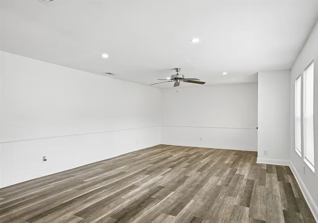 Photo 4 of Single family home for sale at 304 W Texas St, Denison, TX 75020 | MLS# 21275012 | Listing updated on 2026-10-06