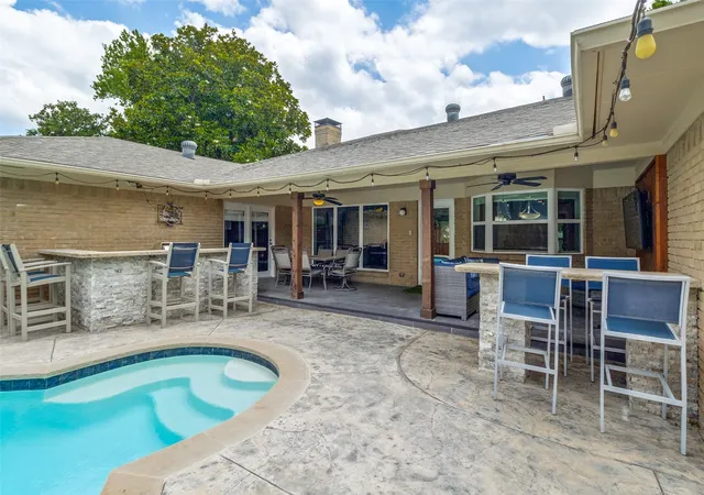 Photo 4 of Sale Pending at 14952 Knollview Dr, Dallas, TX 75248 | MLS# 21274590 | Listing updated on 2026-09-11