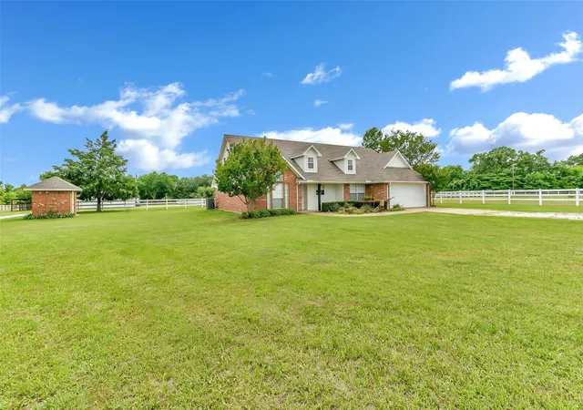 Photo 4 of Sale Pending at 2113 Fm 2123, Paradise, TX 76073 | MLS# 21275502 | Listing updated on 2026-09-13