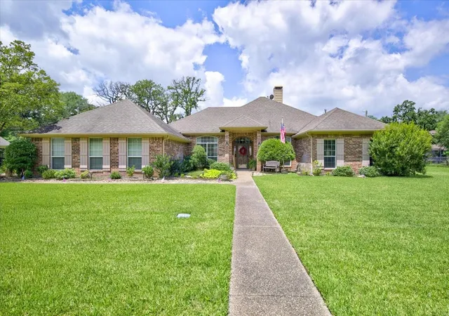 Photo 1 of Single family home for sale at 111 Trailwood Rd, Enchanted Oaks, TX 75156 | MLS# 21275728 | Listing updated on 2026-09-11