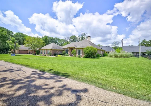 Photo 2 of Single family home for sale at 111 Trailwood Rd, Enchanted Oaks, TX 75156 | MLS# 21275728 | Listing updated on 2026-09-11