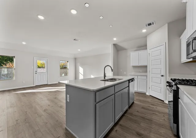 Photo 3 of Single family home for sale at 615 Forest Haven Dr, Van Alstyne, TX 75495 | MLS# 21275816 | Listing updated on 2026-09-08