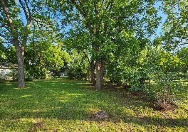 Photo 2 of Single family home for sale at 408 Buchanan St, Whitesboro, TX 76273 | MLS# 21275545 | Listing updated on 2026-09-10