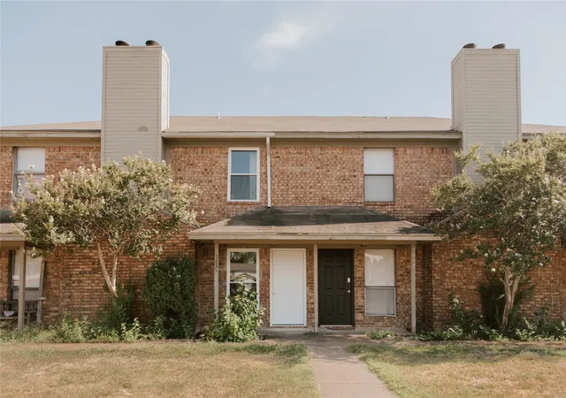 Photo 1 of Multi family home for sale at 5833 Shadydell Dr, Fort Worth, TX 76135 | MLS# 21273388 | Listing updated on 2026-07-29